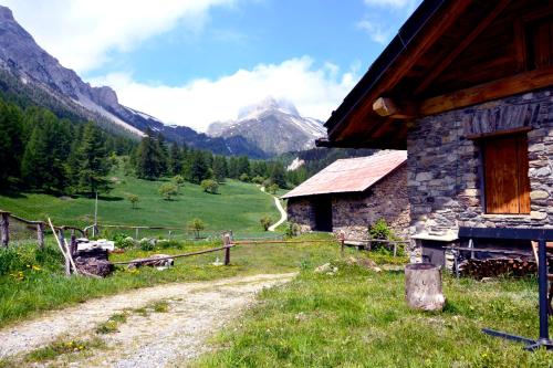 Le Chiara 6 pers en vallée étroite gîte à louer Névache
