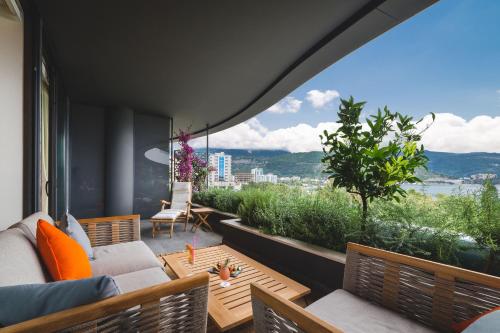 Presidential Suite with Two Balconies and Sea View image 7