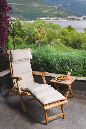 Deluxe Suite with Terrace and Sea View image 10