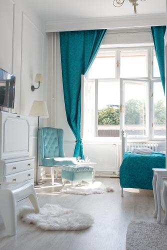 . Old Town Square Apartment Novi Sad