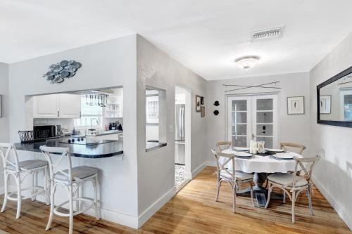 Cozy and Charming in SoSo in West Palm Beach, USA