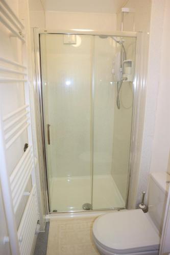 Izarra - Town centre en-suite with own entrance and free parking