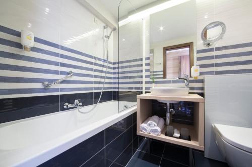 Premium Double Room with Sea View image 1