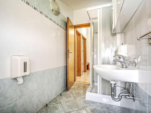 Elegant Apartment in Banjole near Fratarski Otok Island - image 6