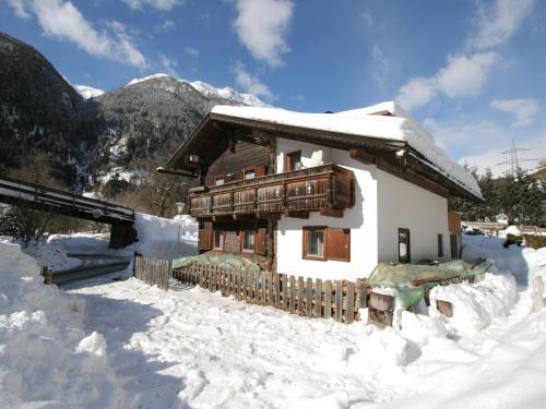 Welcoming Holiday Home with Garden in Tyrol - Matrei in Osttirol