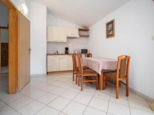 Beguiling Apartment in Banjole near Renato Boat Excursions - image 5