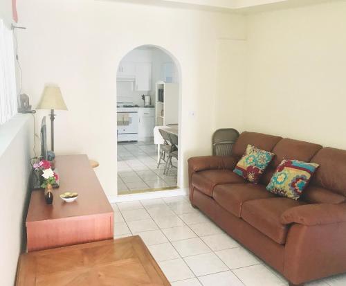 3 Bedrooms Guest House, Pacific Beach, Sea World, Downtown,& 3 bus lines-3 in San Diego, USA