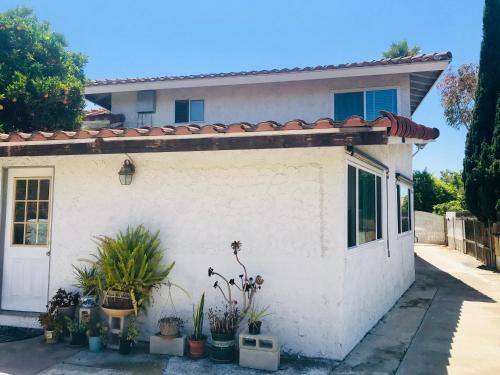 3 Bedrooms Guest House, Pacific Beach, Sea World, Downtown,& 3 bus lines-3 in Bay Park