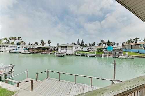 Bayside Getaway: Pools Tennis Golf Private Dock home - image 2