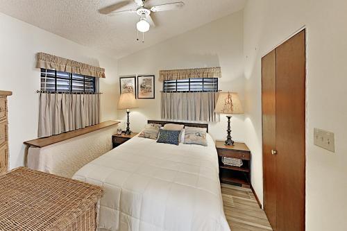 Bayside Getaway: Pools Tennis Golf Private Dock home - image 8