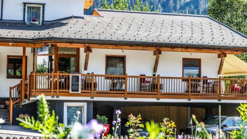 Kia Ora Hotel Restaurant – Wagrain, MN