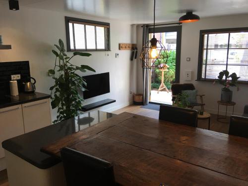  Annadora Beach House - Free Parking in Zandvoort