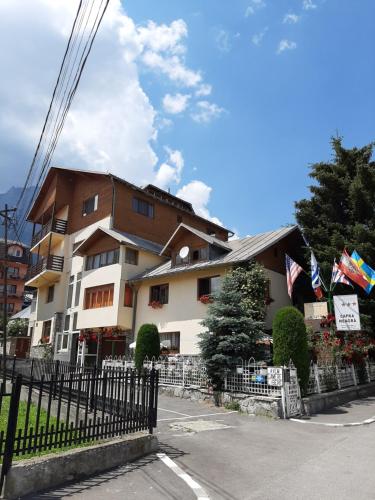 . PENSIUNEA CAPRA NEAGRĂ