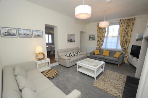 Quay Corner, 5 bed house, Christchurch Dorset photo 3