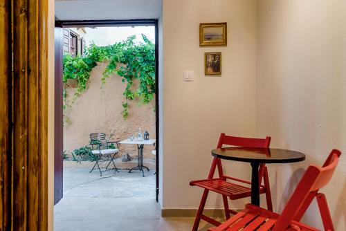 Apartment with Garden View image 5