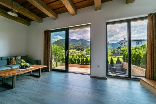 ระเบียง/ชานเรือน, Apartments Pemikas I in ปลอสติน