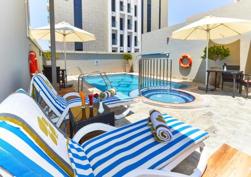 Swimming pool, Rose Plaza Hotel Al Barsha near Gold Class