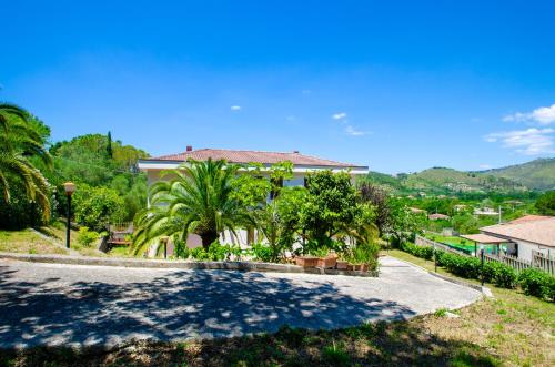 Сад, Villa al mare a Santa Maria di Castellabate in Монтекоріце
