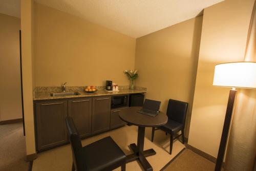 Quality Inn & Suites P.E. Trudeau Airport