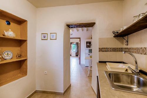 Quadruple Room with Garden View image 6