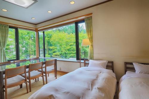 room detail thumbnail 1