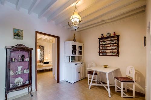 Quadruple Room with Garden View image 4