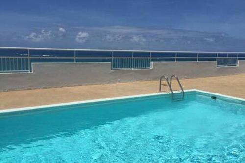 Spectacular Beach front PH 2 Level-3bd-2.5 bath - image 2