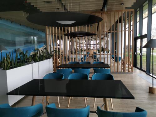 Restaurant, Golden Eye Apartament Seaside Park in Kolobrzeg