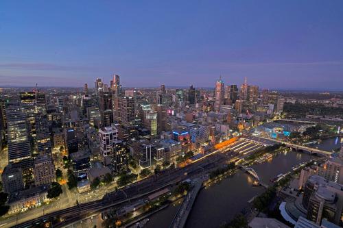 B&B Melbourne - Platinum Luxury Stays at Freshwater Place - Bed and Breakfast Melbourne