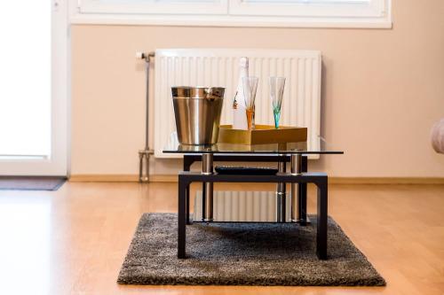 Arpad Bridge Apartments - image 2