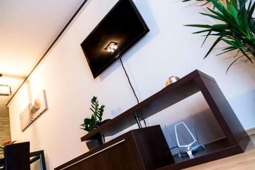 Arpad Bridge Apartments - image 12