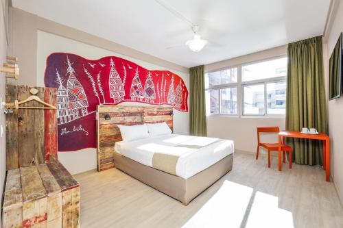 1 king bed, 1 twin bed