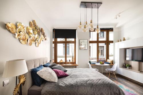 Art Design King Bed Studio Apartment In Old Town, Riga