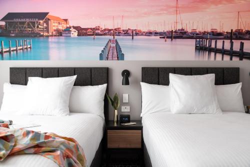 Superior Room with Two Double Beds image 7