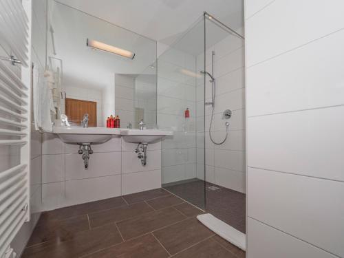 Three-Bedroom Apartment with Balcony - Annex