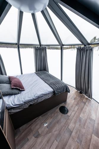 AuroraHut Overwater Hut - image 3