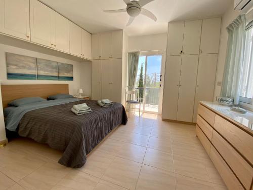 VILLA ALICIA with priv pool, beautiful garden and shady veranda- 5 min to the beach, Peyia (foto 8)