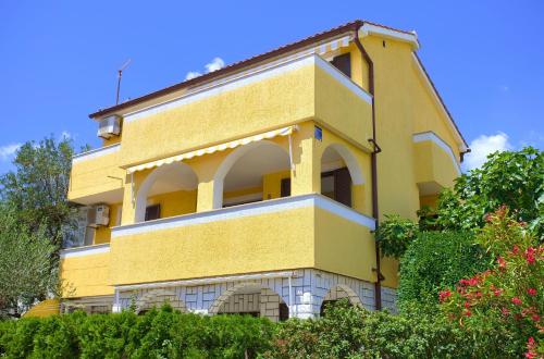 Apartment on KRK- Kornic, Ferienwohnung in Krk