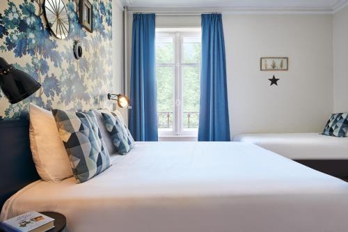 3 twin beds