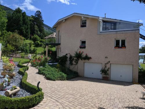 Chalet de TARA - Grand appartement esprit chalet - piscine chauffée - Genève