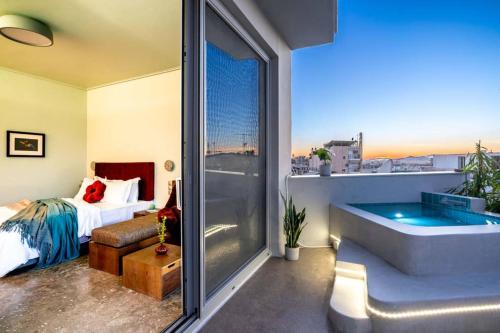 Top Floor Getaway, Balcony and Private Pool + Acropolis View!