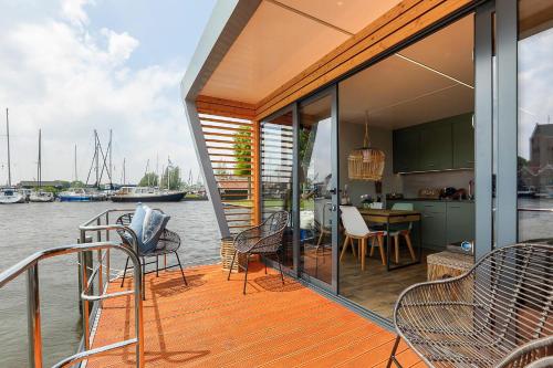 Luxe Houseboat Skoft