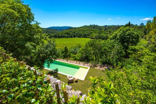 Skats, Location prestige 450 m2 dans Château en Provence (Location prestige 450 m2 dans Chateau en Provence) in Brue-Auriac