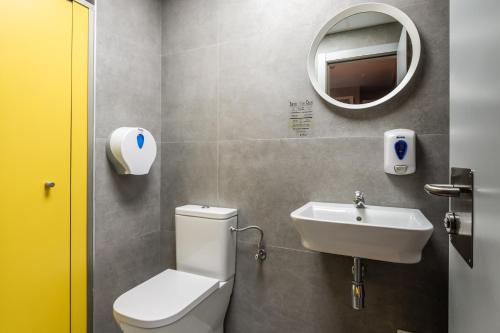 room detail thumbnail 1