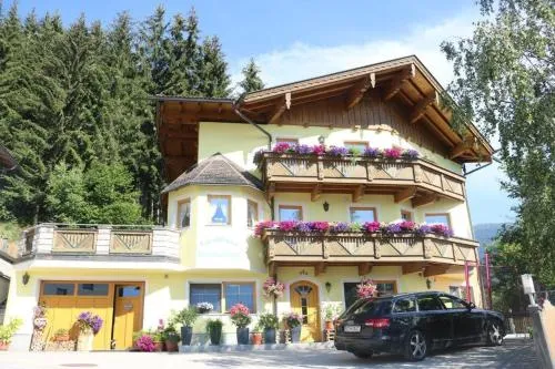 Landhaus Katharina bis 5 Personen mit Saunachalet und Blick auf die Bergwelt des Zillertals in Hippach, Österreich
