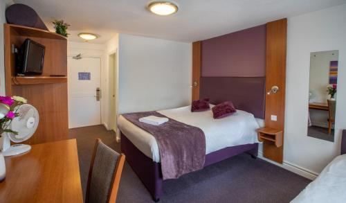 Redwings Lodge Solihull, Solihull