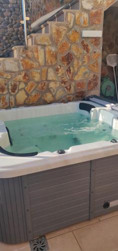 Casa Holmston, Duplex villa with hot tub in Anfi Tauro Topaz