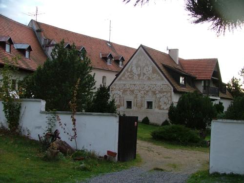 tvrz Holešice-Orlická přehrada, Penzion