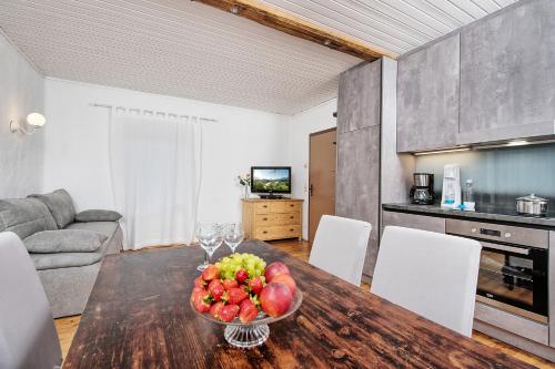 2 bedrooms, 4 beds