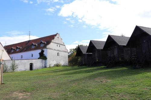 tvrz Holešice Orlická přehrada - Chaty